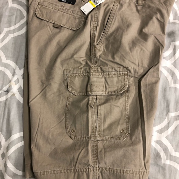 Van Heusen Brand Men’s Cargo Shorts Beige Colour Cotton Beechwood design 34”size - Picture 9 of 11